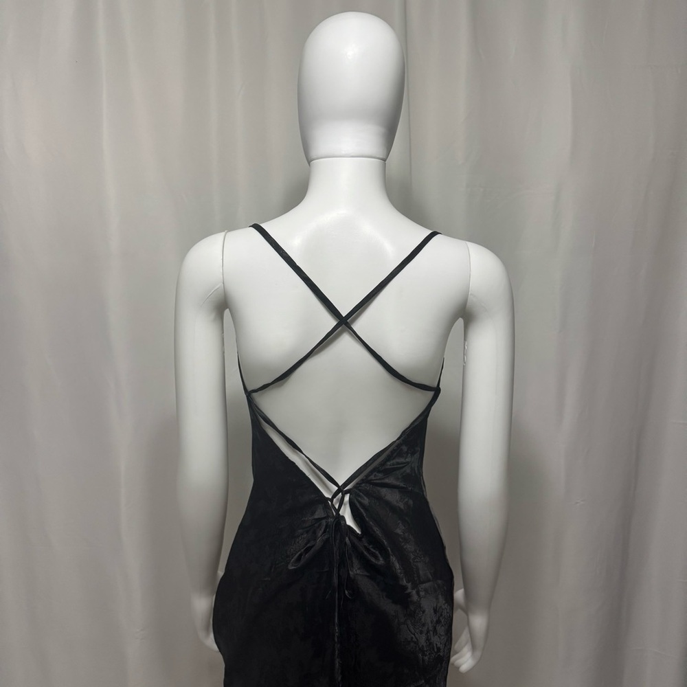Elegant Black Satin Dress - Picture 10 of 14